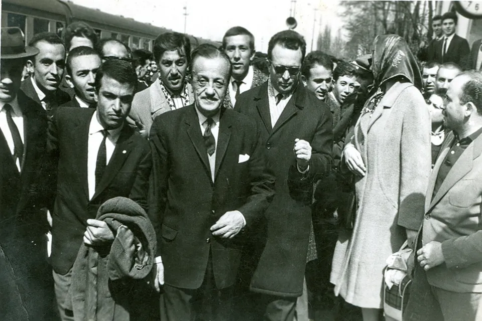 Necip Fazıl Kısakürek Edebiyat ve Düşüncenin İzinde - 3